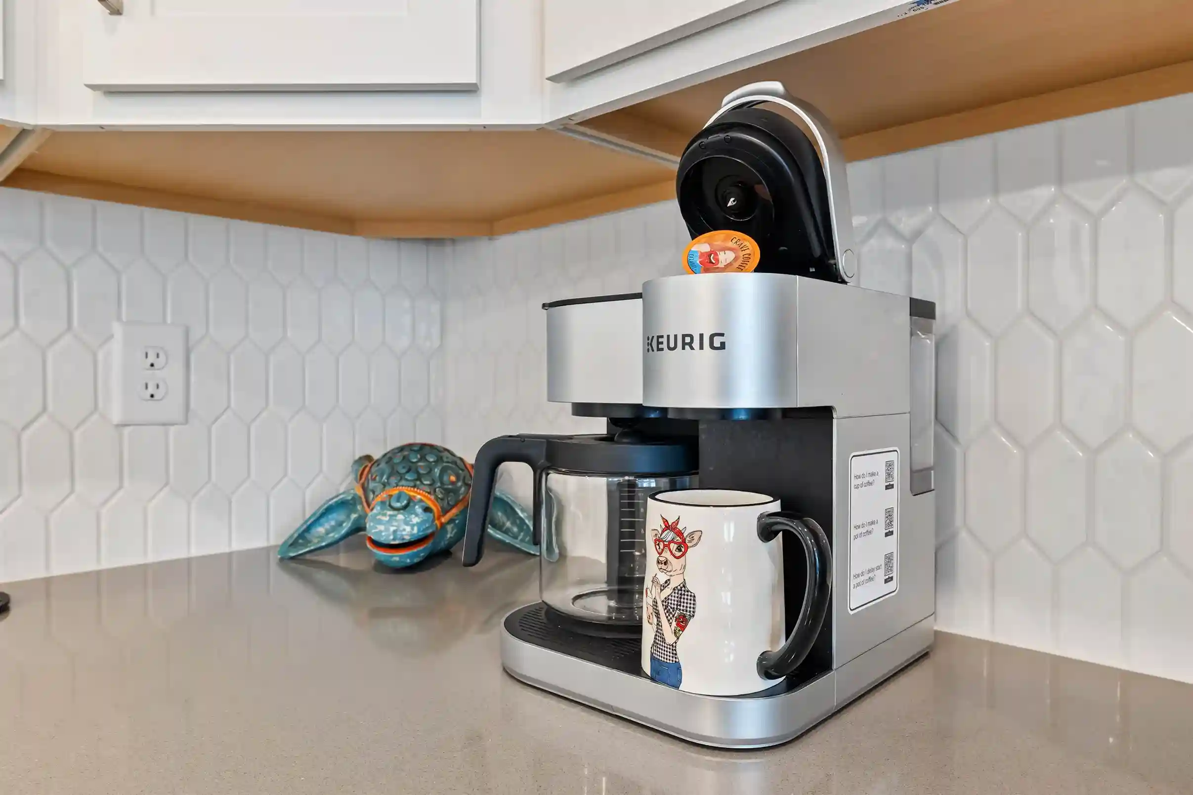 Need a quick cup or a whole pot? The Keurig Duo has you covered, with K-cups and fresh beans provided.