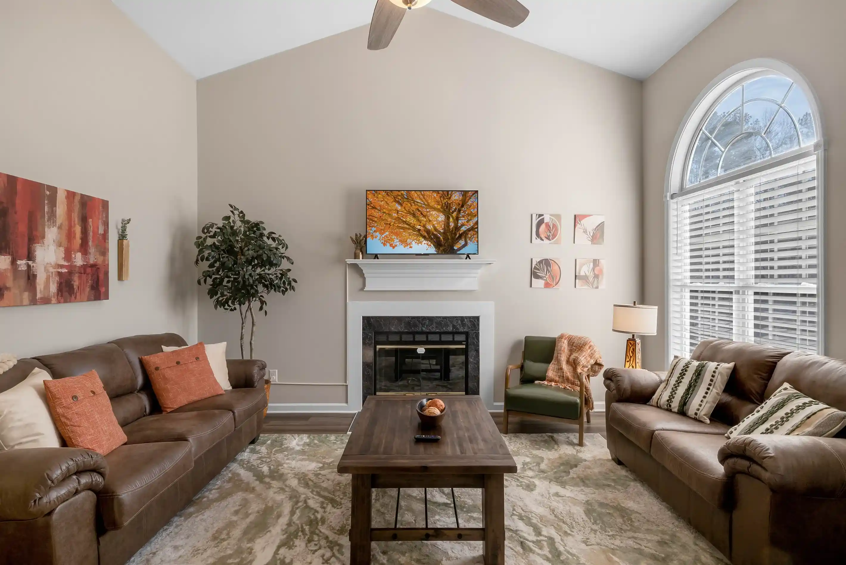 Gather around the living room in the comfy, relaxing atmosphere.