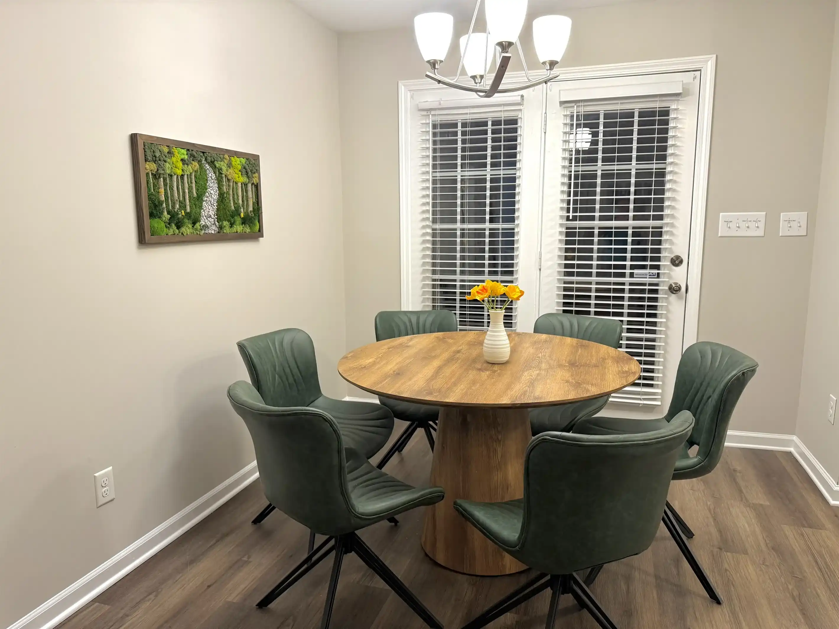 Comfortable dining for everyone.