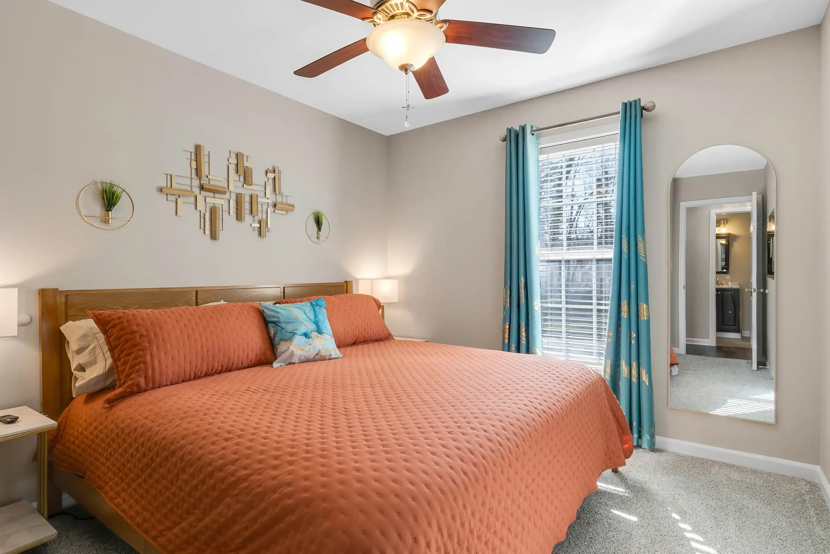 Enjoy a great night sleep in any bedroom you pick, as each room has a comfortable king size bed on an adjustable bed frame and black out curtains.